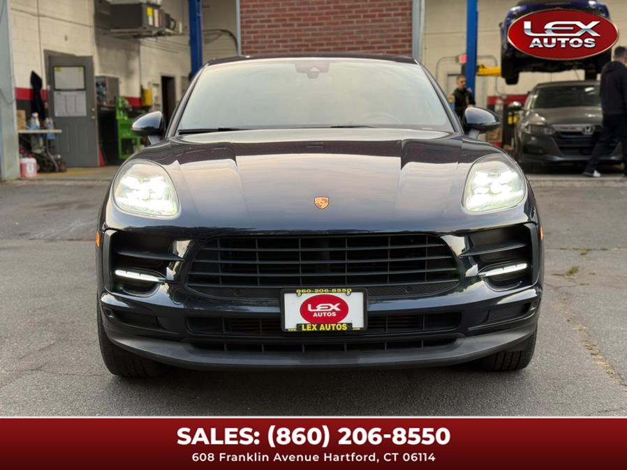 2020 Porsche Macan photo 3