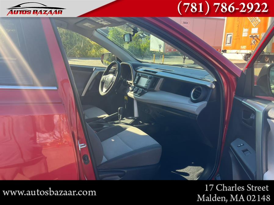 2015 Toyota RAV4 LE photo 13