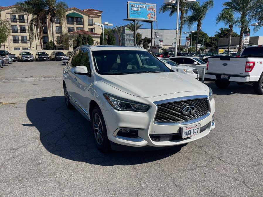 Used 2018 INFINITI QX60 in Hawaiian Gardens, California | Luxe Motors. Hawaiian Gardens, California