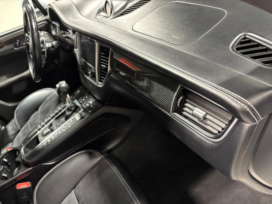 2018 Porsche Macan Turbo Performance Package photo 26