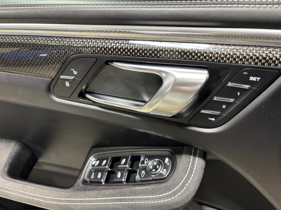 2018 Porsche Macan Turbo Performance Package photo 20