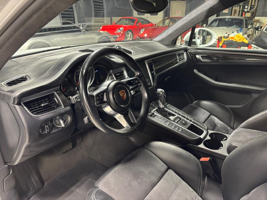 2018 Porsche Macan Turbo Performance Package photo 21