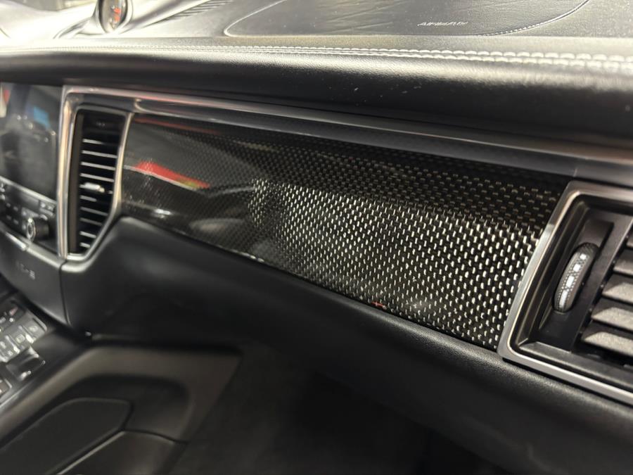 2018 Porsche Macan Turbo Performance Package photo 11