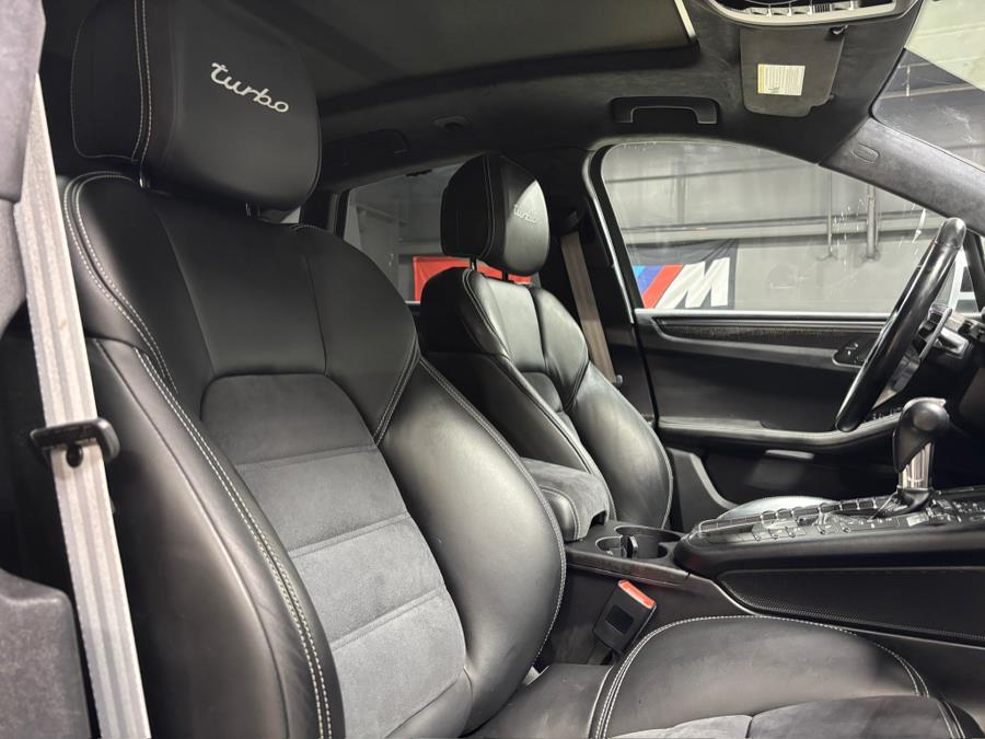 2018 Porsche Macan Turbo Performance Package photo 10