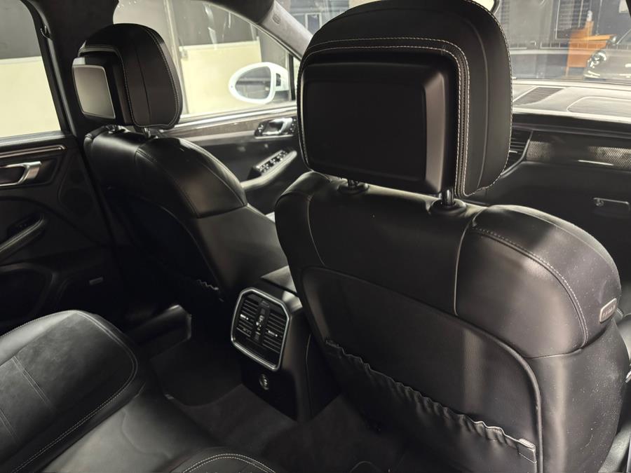 2018 Porsche Macan Turbo Performance Package photo 25