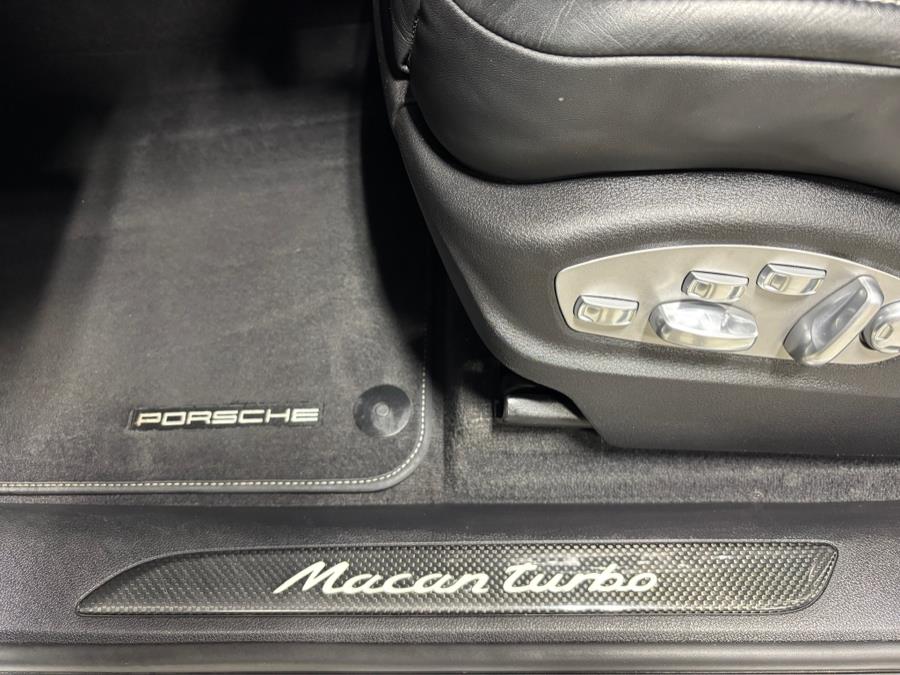 2018 Porsche Macan Turbo Performance Package photo 17