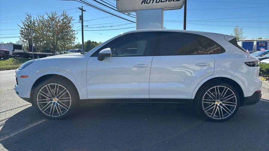 2021 Porsche Cayenne S's photo