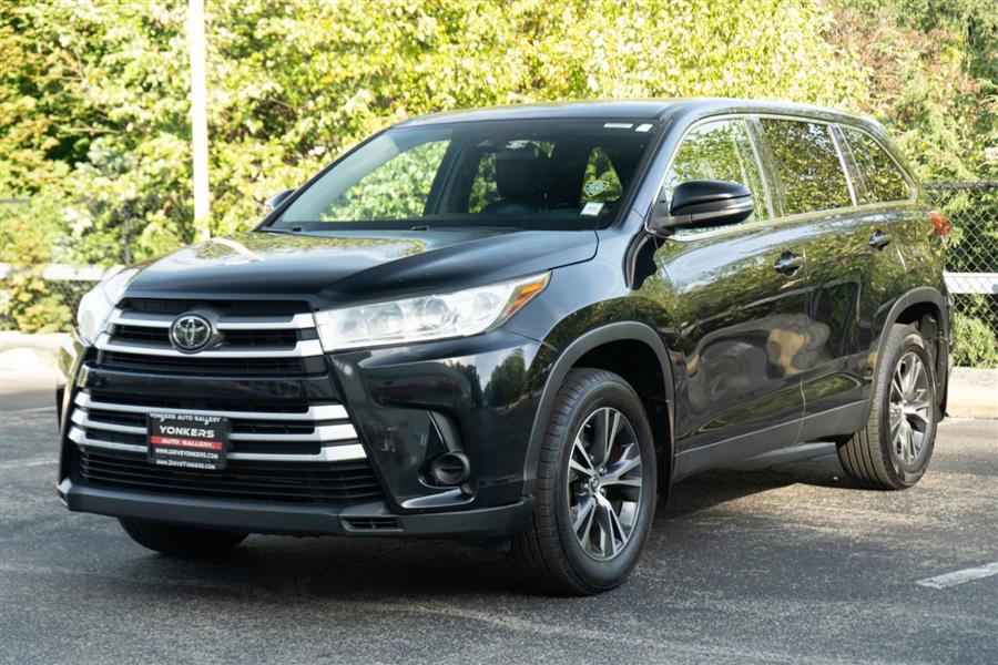 2019 Toyota Highlander LE Plus photo 2
