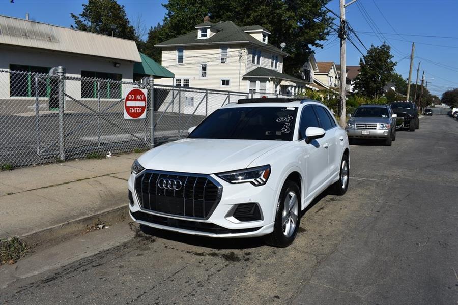 2022 Audi Q3 Premium Plus photo 2