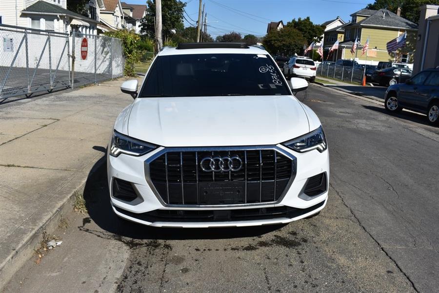 2022 Audi Q3 Premium Plus photo 3