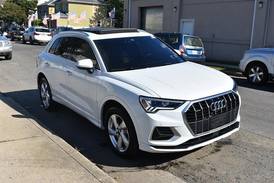 2022 Audi Q3 Premium Plus photo 4