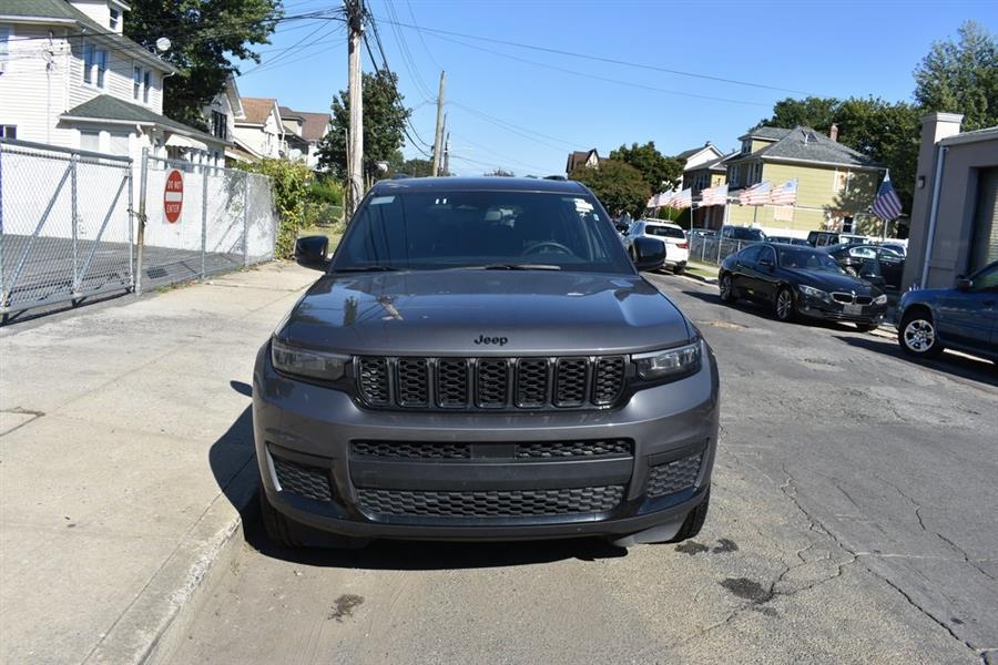 2024 Jeep Grand Cherokee Altitude photo 2