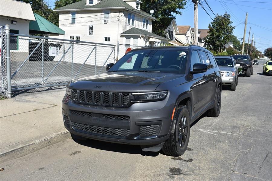 2024 Jeep Grand Cherokee Altitude photo 3