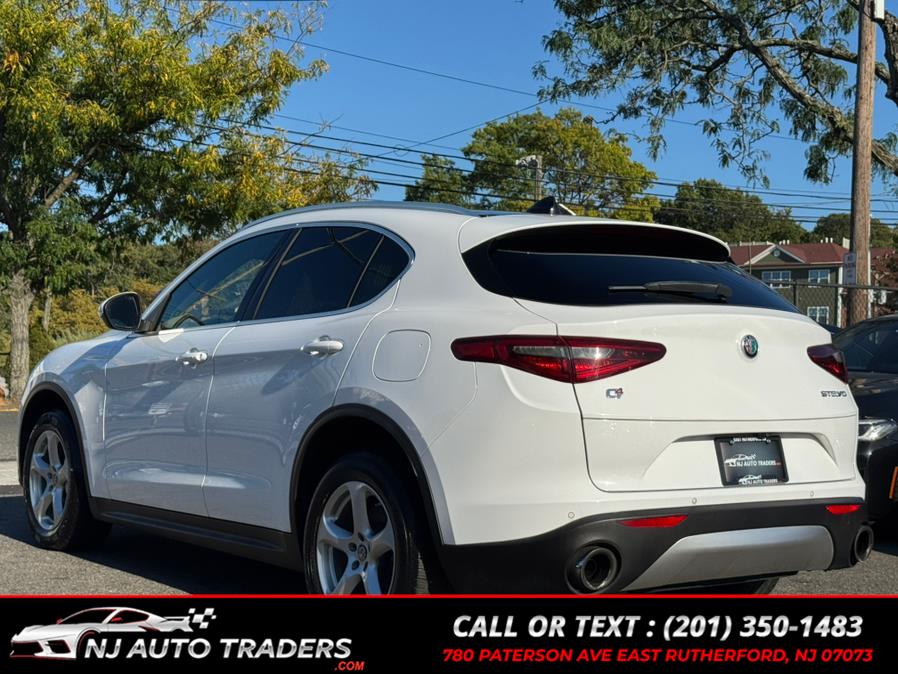 2018 Alfa Romeo Stelvio Base photo 3