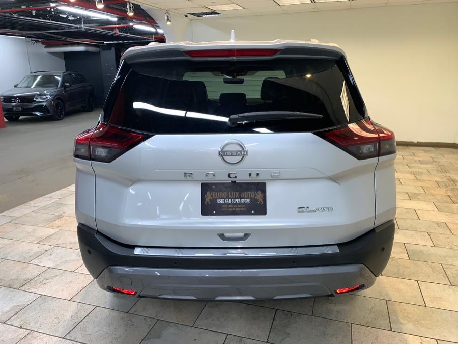 2023 Nissan Rogue SL photo 7