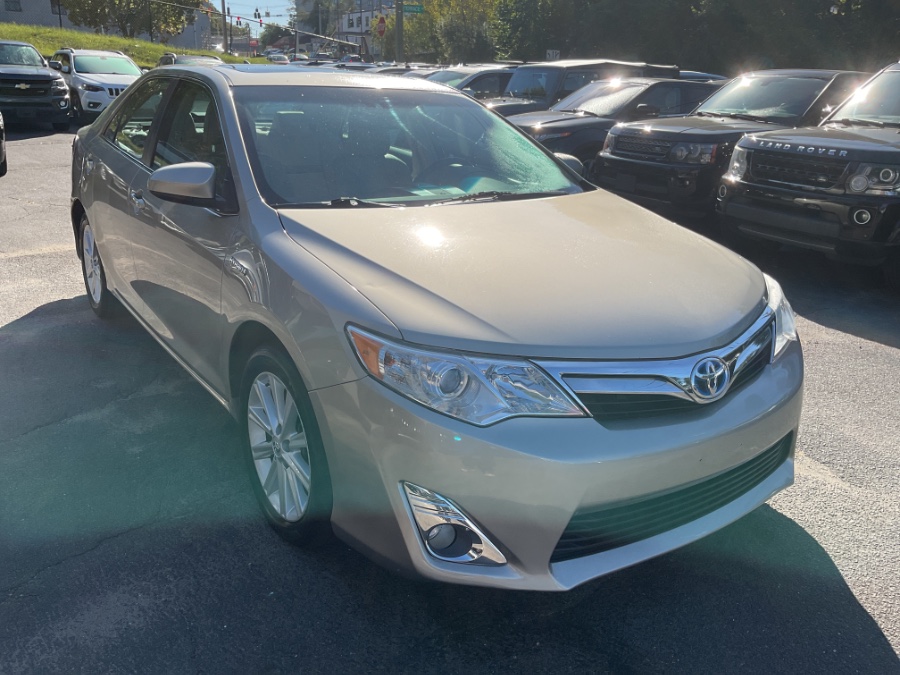 Used 2014 Toyota Camry Hybrid in Waterbury, Connecticut | Jim Juliani Motors. Waterbury, Connecticut