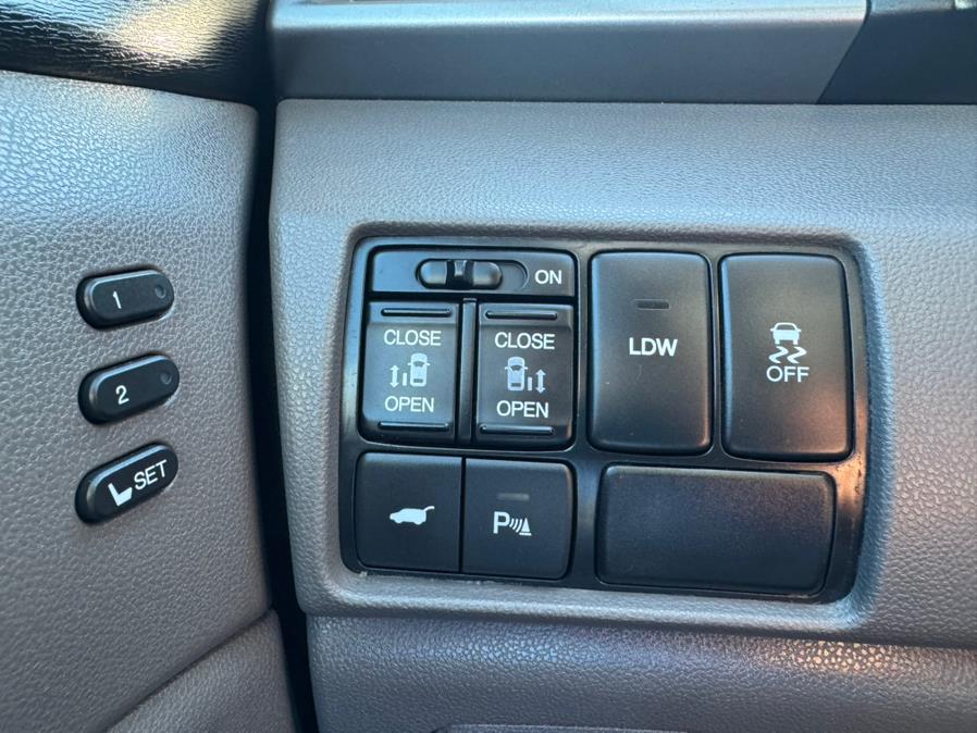 2014 Honda Odyssey 5dr Touring, available for sale in New Britain, Connecticut | Supreme Automotive. New Britain, Connecticut 2014 Honda Odyssey 5dr Touring, available for sale in New Britain, Connecticut | Supreme Automotive. New Britain, Connecticut