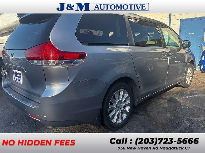 2012 Toyota Sienna LE photo 2