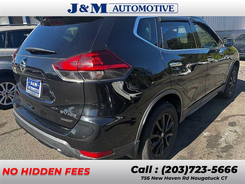 2018 Nissan Rogue SV photo 2