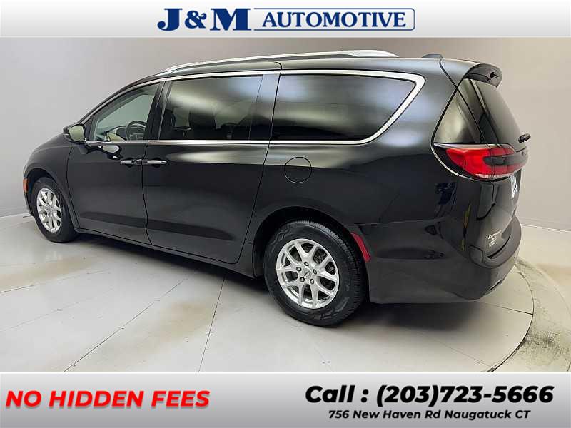 2021 Chrysler Pacifica Touring L photo 3