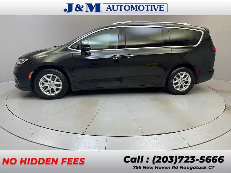 2021 Chrysler Pacifica Touring L photo 2