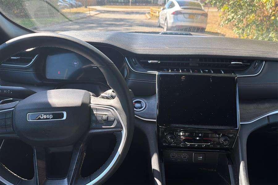 2024 Jeep Cherokee Limited 4xe photo 13