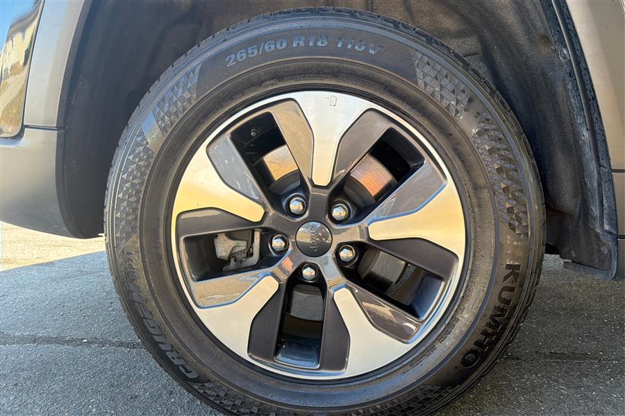 2024 Jeep Cherokee Limited 4xe photo 23