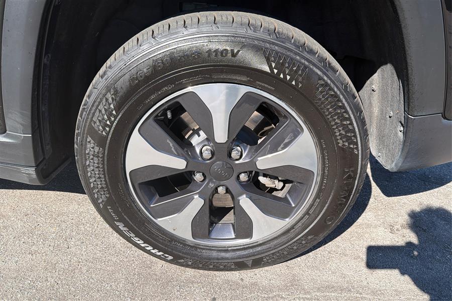 2024 Jeep Cherokee Limited 4xe photo 24