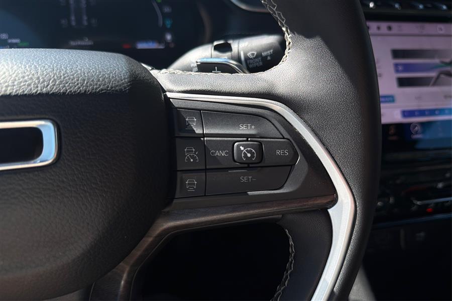 2024 Jeep Cherokee Limited 4xe photo 35