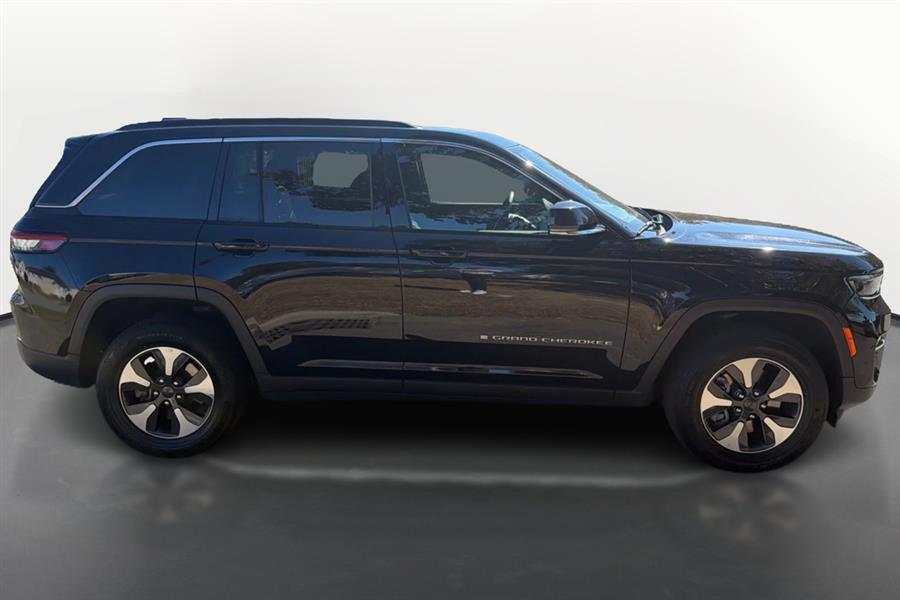 2024 Jeep Cherokee Limited 4xe photo 3
