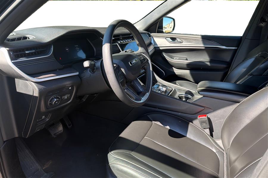 2024 Jeep Cherokee Limited 4xe photo 9