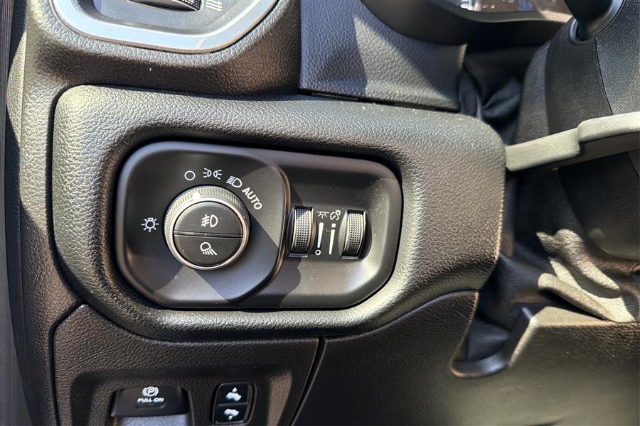 2019 Ram 1500 Laramie photo 16