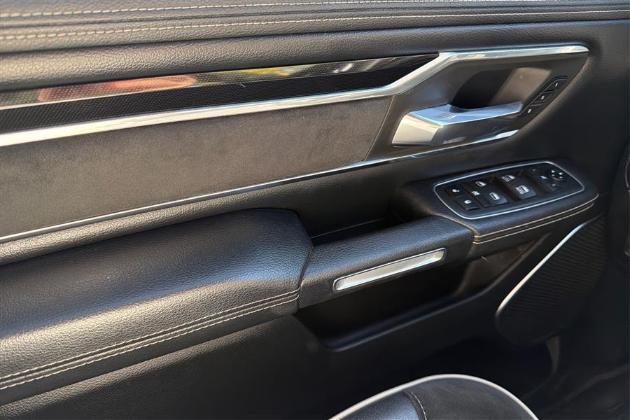 2019 Ram 1500 Laramie photo 17