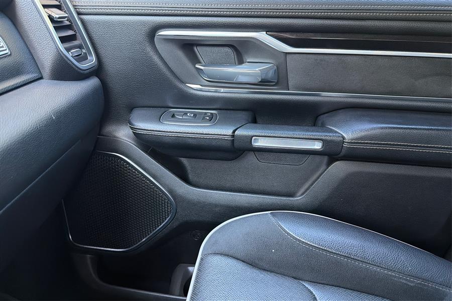2019 Ram 1500 Laramie photo 18