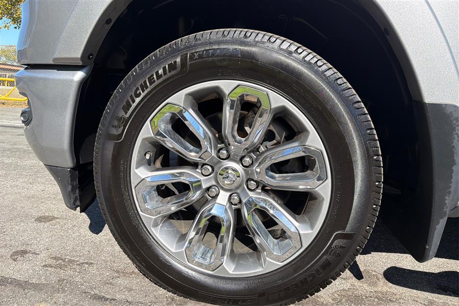2019 Ram 1500 Laramie photo 23