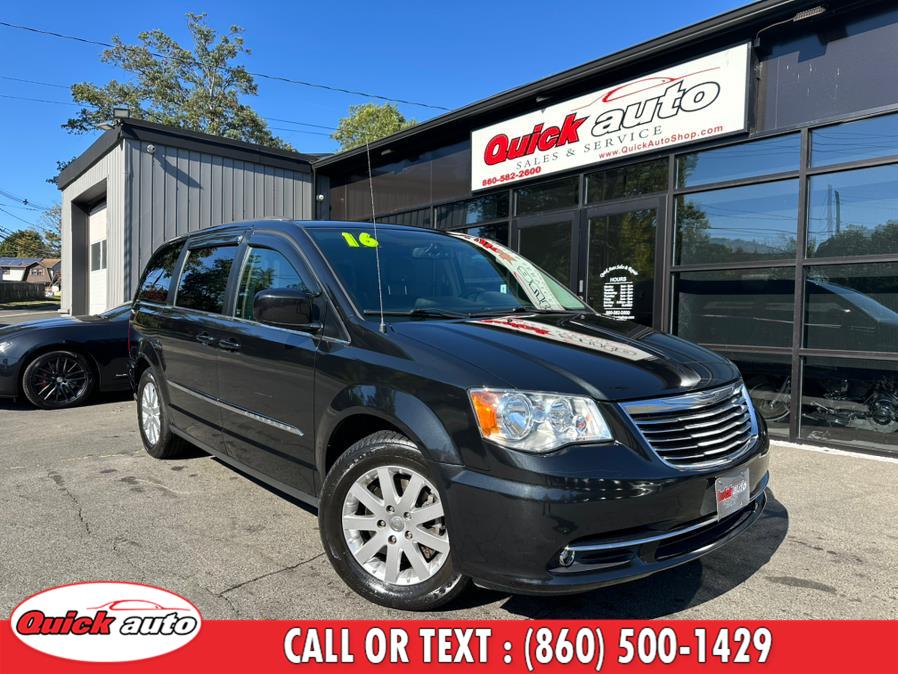 Used 2016 Chrysler Town & Country in Bristol, Connecticut | Quick Auto LLC. Bristol, Connecticut