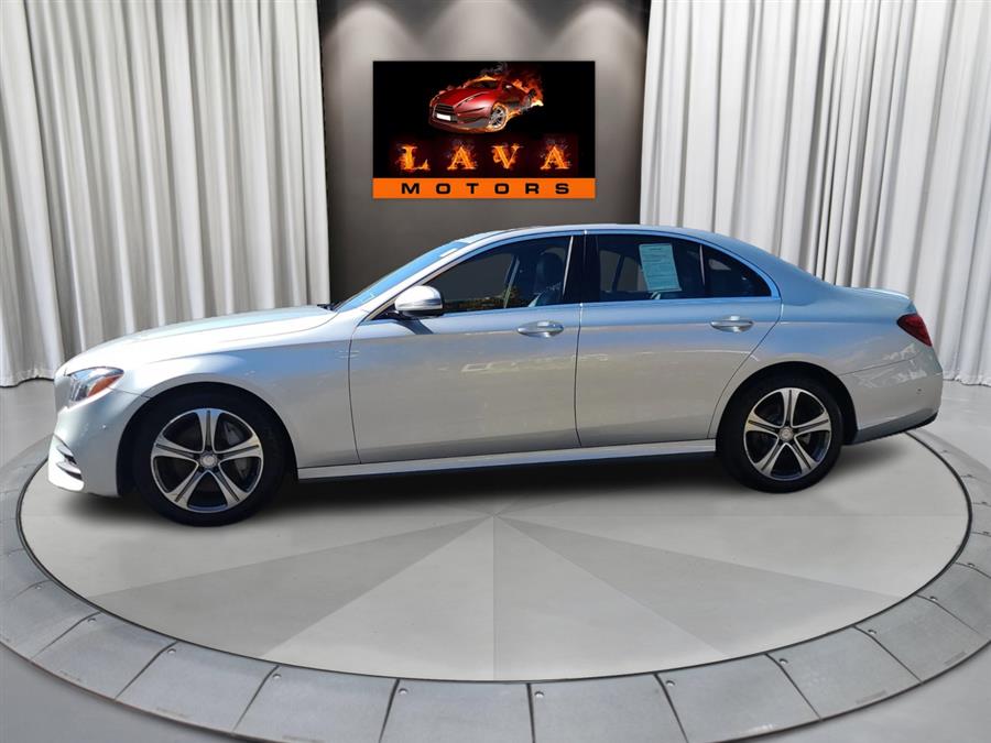 2017 Mercedes Benz E 300 4MATIC Sedan photo 4
