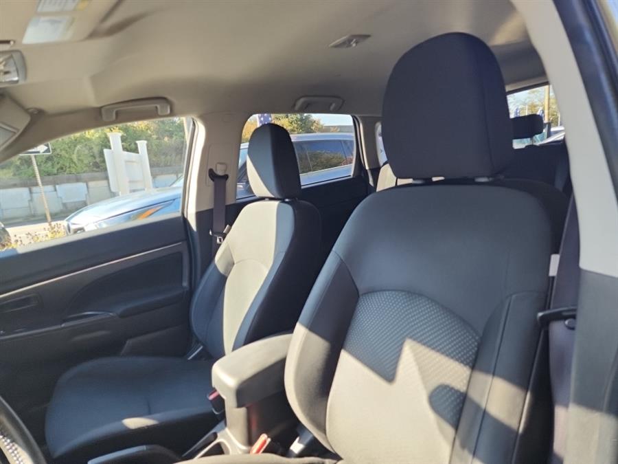 2015 Mitsubishi Outlander Sport ES photo 26
