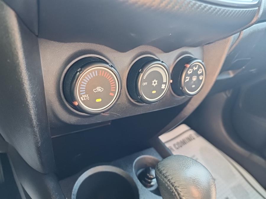 2015 Mitsubishi Outlander Sport ES photo 19