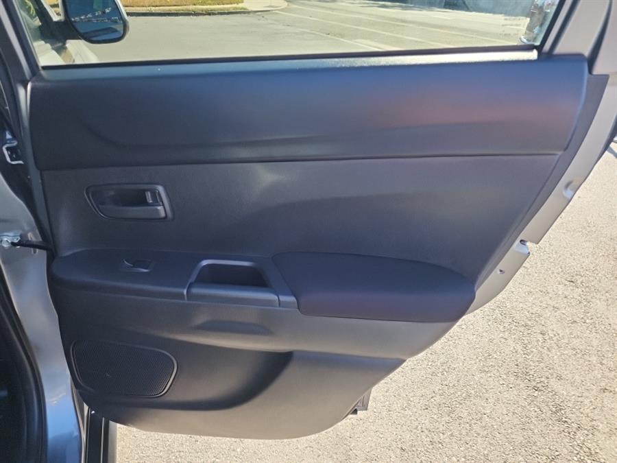 2015 Mitsubishi Outlander Sport ES photo 38