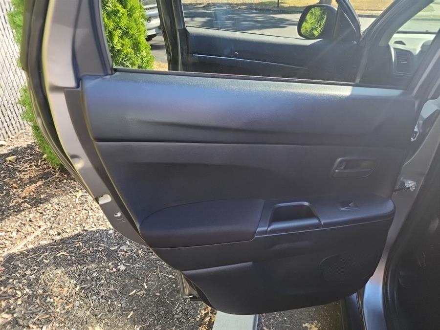 2015 Mitsubishi Outlander Sport ES photo 32