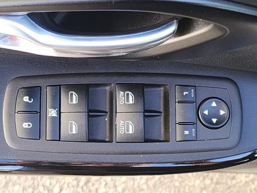 2023 Jeep Cherokee Altitude Lux 4x4, available for sale in Newark, New Jersey | Champion Auto Sales. Newark, New Jersey 2023 Jeep Cherokee Altitude Lux 4x4, available for sale in Newark, New Jersey | Champion Auto Sales. Newark, New Jersey