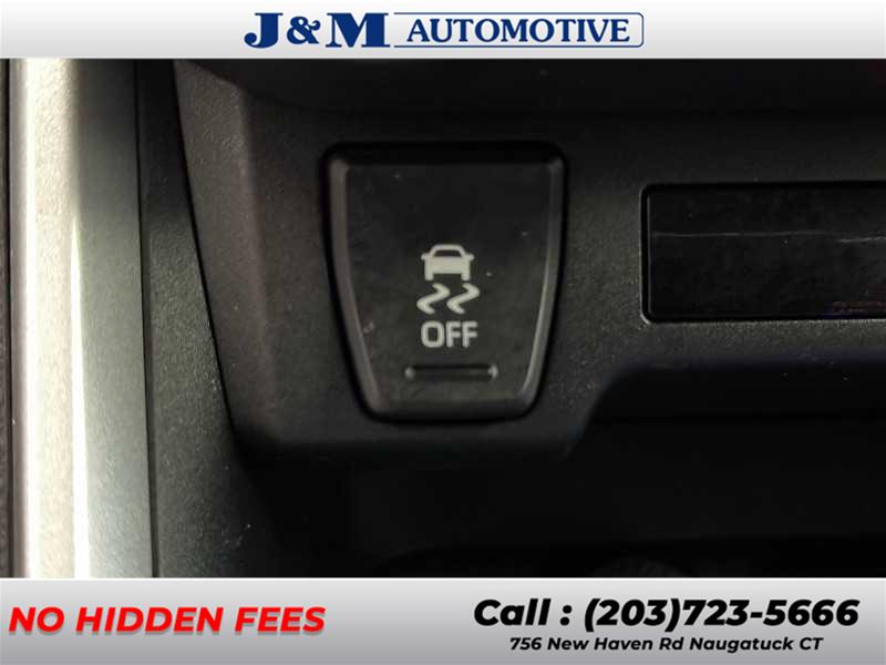 2020 Toyota Rav4 XLE, available for sale in Naugatuck, Connecticut | J&M Automotive Sls&Svc LLC. Naugatuck, Connecticut 2020 Toyota Rav4 XLE, available for sale in Naugatuck, Connecticut | J&M Automotive Sls&Svc LLC. Naugatuck, Connecticut