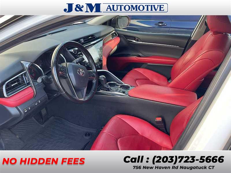 2019 Toyota Camry XSE photo 2