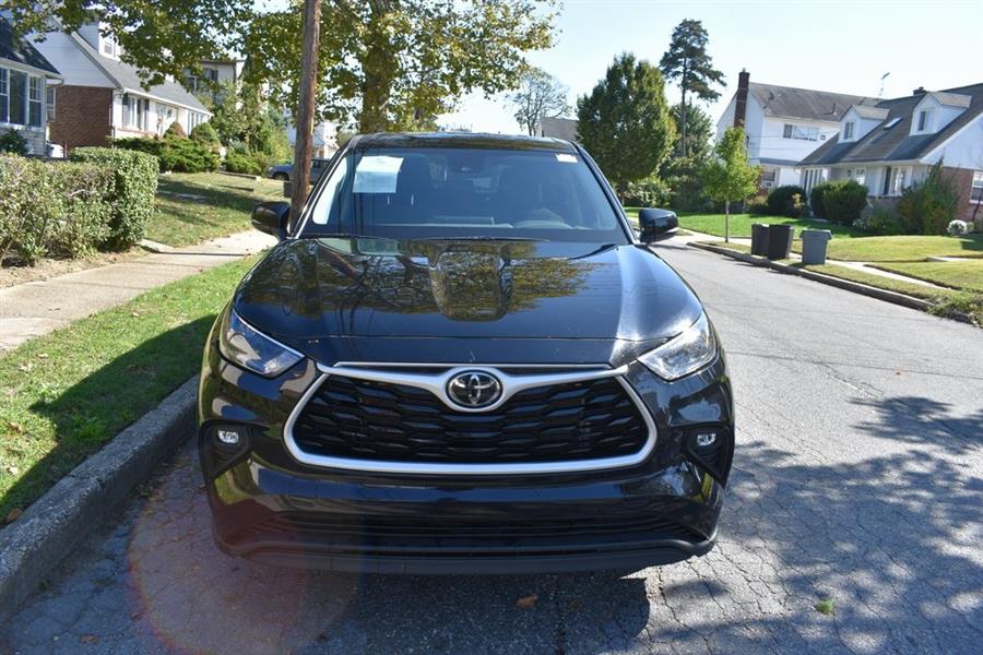 2024 Toyota Highlander LE photo 2