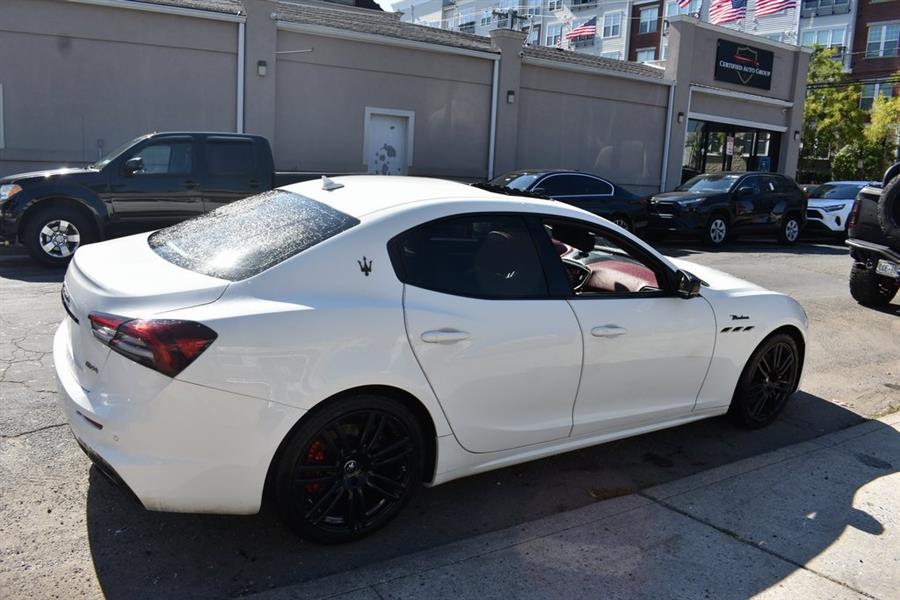 2022 Maserati Ghibli Modena photo 4