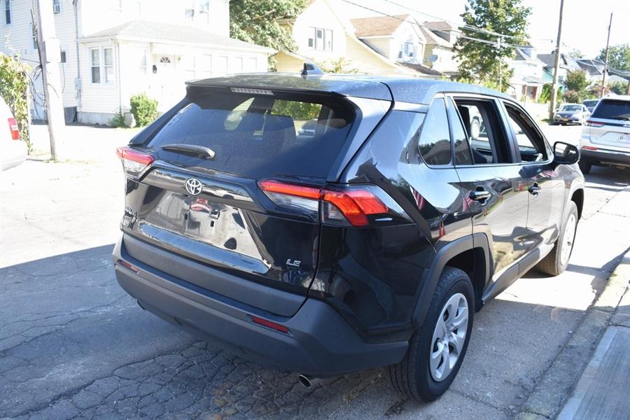 2024 Toyota RAV4 LE photo 2