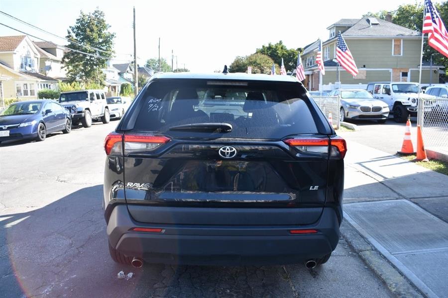 2024 Toyota RAV4 LE photo 3