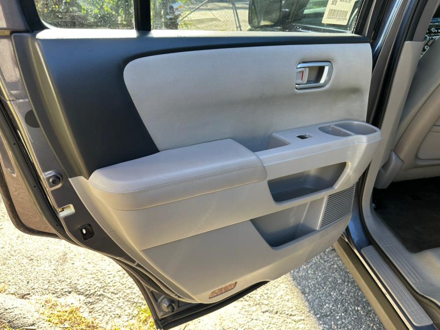 2014 Honda Pilot 4WD 4dr LX, available for sale in New Milford, Connecticut | New Milford Auto Sales. New Milford, Connecticut 2014 Honda Pilot 4WD 4dr LX, available for sale in New Milford, Connecticut | New Milford Auto Sales. New Milford, Connecticut