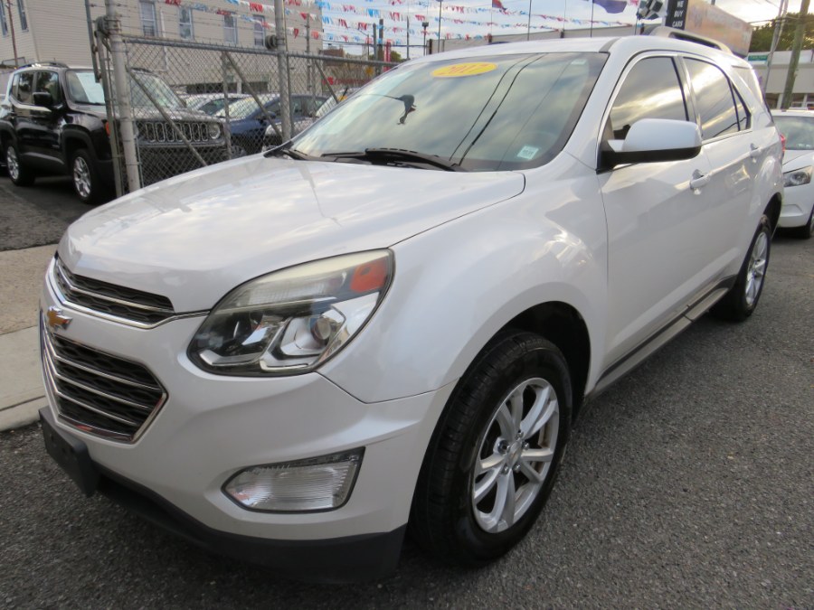 2017 Chevrolet Equinox LT photo 2